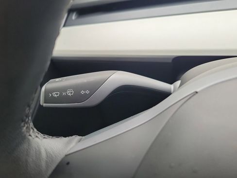 Used 2023 Tesla Model Y Long Range image 11