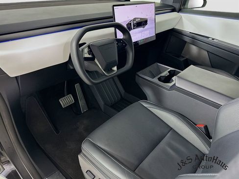 Used 2024 Tesla Cybertruck AWD Crew Cab image 9