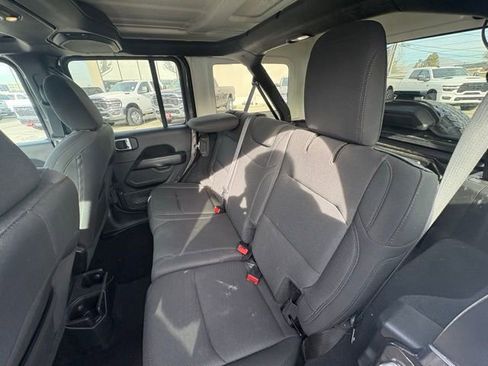 Used 2019 Jeep Wrangler Unlimited Sahara image 20