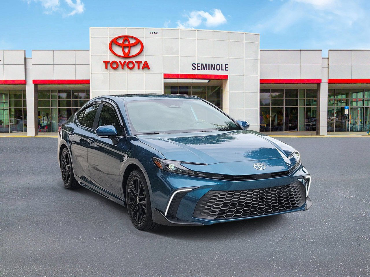 Used 2025 Toyota Camry SE FWD image 2