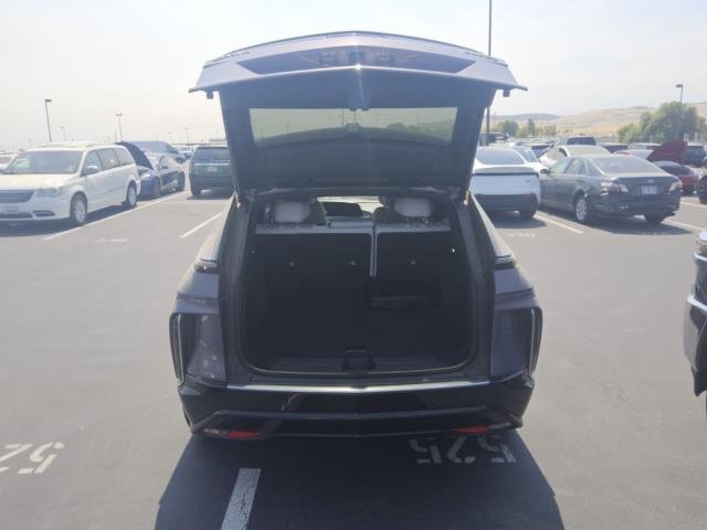 Used 2025 Cadillac Lyriq Luxury AWD/4WD image 9