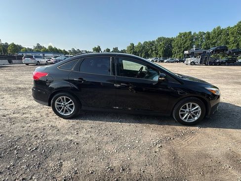 Used 2017 Ford Focus SE FWD image 9