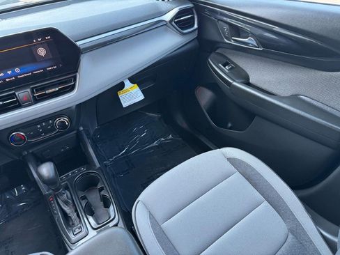 Used 2024 Chevrolet TrailBlazer LS w/ LS Convenience Package FWD image 18