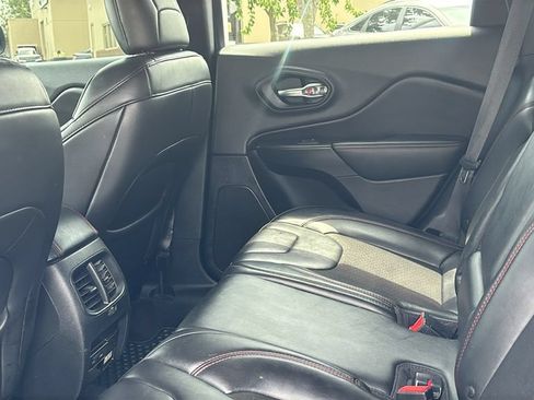 Used 2019 Jeep Cherokee Trailhawk w/ Cold Weather Group AWD/4WD image 28