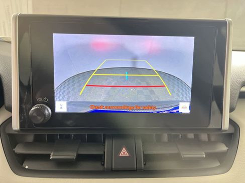 Used 2025 Toyota RAV4 XLE FWD image 19