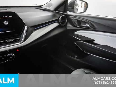 Used 2025 Chevrolet Trax LT FWD image 36