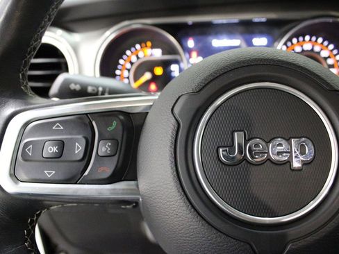 Used 2019 Jeep Wrangler Unlimited Sahara image 17