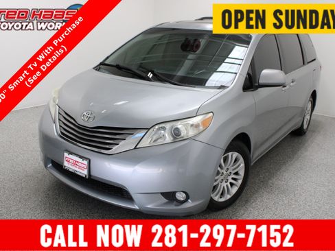 Used 2015 Toyota Sienna XLE Premium FWD image 1