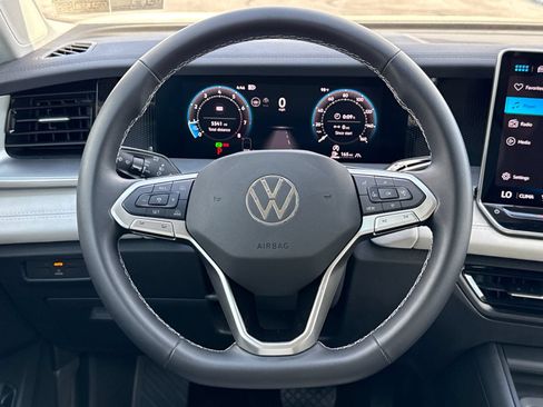 Certified 2025 Volkswagen Tiguan SE AWD/4WD image 15