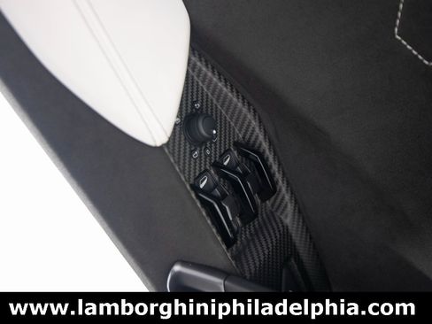 Used 2024 Lamborghini Revuelto Base image 12