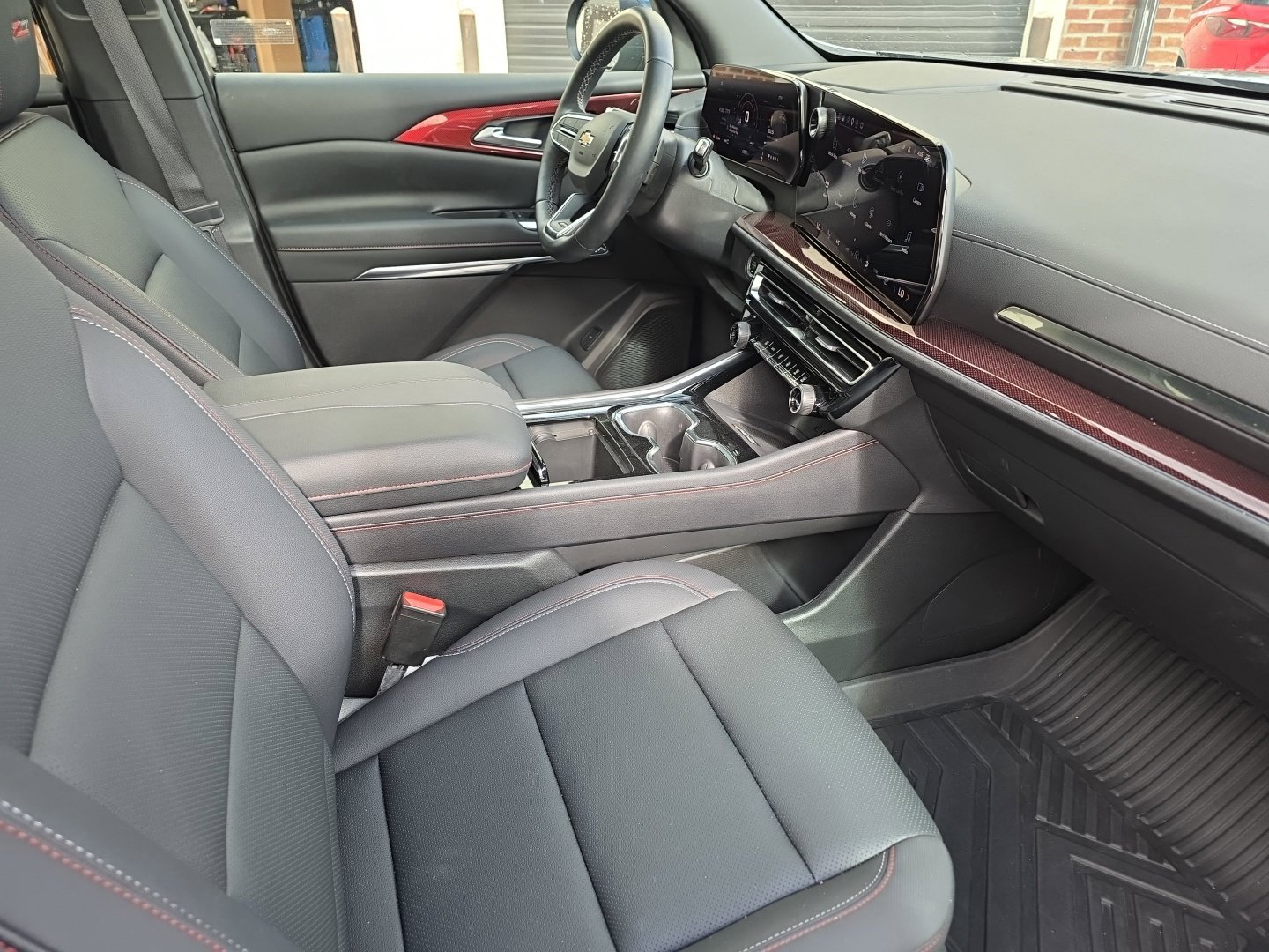 Used 2025 Chevrolet Traverse Z71 AWD/4WD image 37