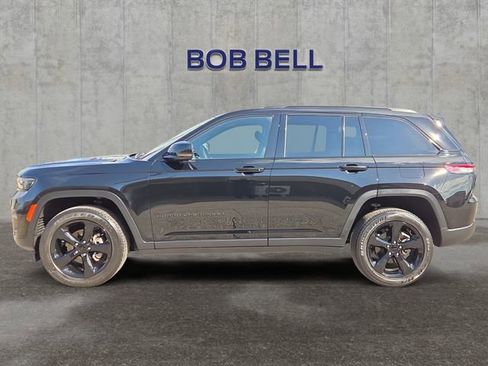 Used 2023 Jeep Grand Cherokee Altitude image 2