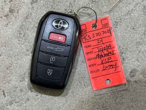 Certified 2024 Toyota Highlander XSE image 33