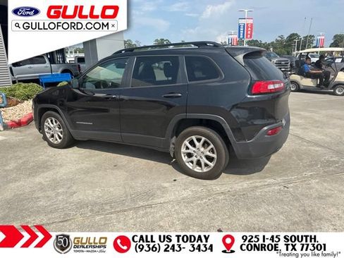 Used 2016 Jeep Cherokee Sport FWD image 6