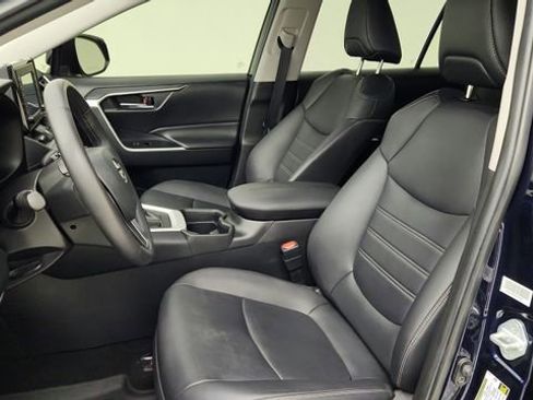 Used 2021 Toyota RAV4 XLE Premium FWD image 10