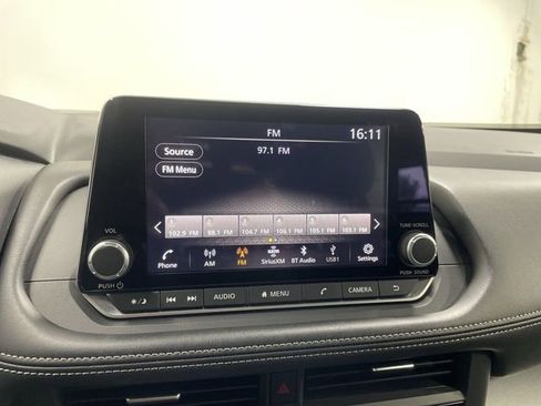 Used 2024 Nissan Rogue SV FWD image 16