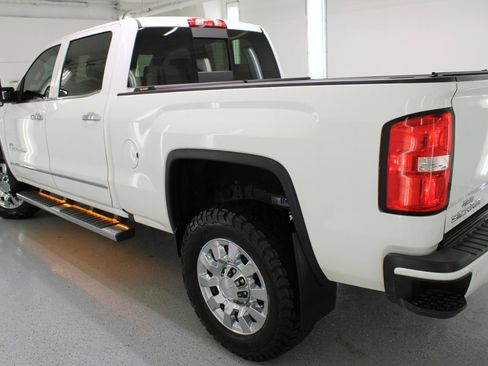 Used 2016 GMC Sierra 2500 Denali w/ Duramax Plus Package AWD/4WD image 16
