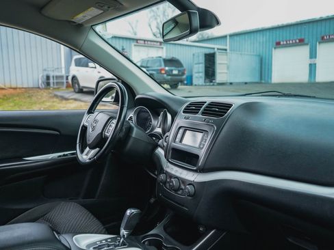 Used 2020 Dodge Journey SE w/ SE Popular Equipment Group image 10