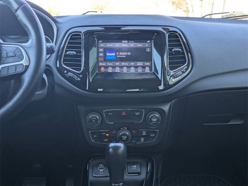 Used 2021 Jeep Compass Latitude image 9