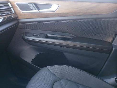 Used 2024 Volkswagen Atlas SE image 23