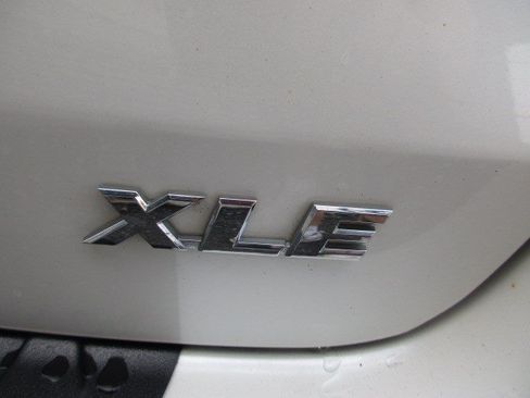 Used 2019 Toyota Highlander XLE AWD/4WD image 10