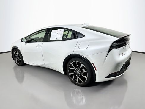 Used 2025 Toyota Prius Plug-In Hybrid FWD image 8