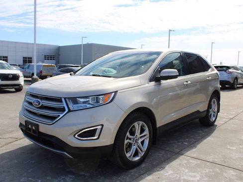 Used 2018 Ford Edge Titanium image 3