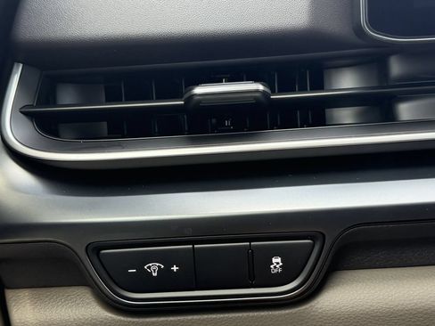 New 2027 Kia Carnival LX FWD image 33