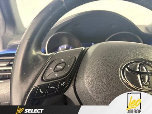 Used 2019 Toyota C-HR XLE FWD image 13