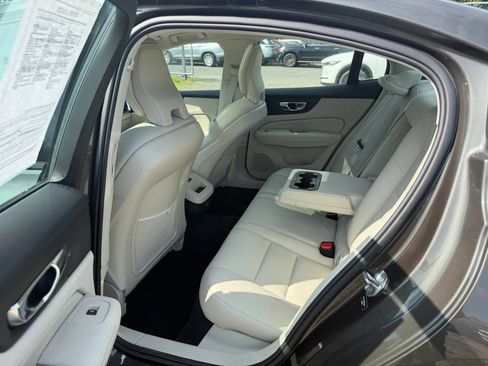 Used 2022 Volvo S60 B5 Momentum AWD/4WD image 28