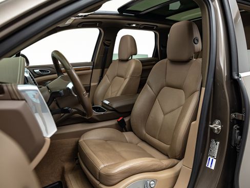 Used 2014 Porsche Cayenne S image 26
