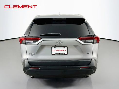 Used 2022 Toyota RAV4 LE FWD image 8