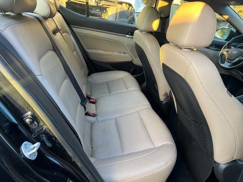 Used 2017 Hyundai Elantra Limited w/ Limited Tech Package 04 FWD image 5