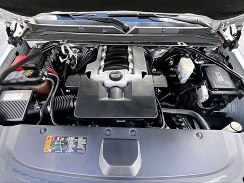 Used 2018 Cadillac Escalade Luxury image 31