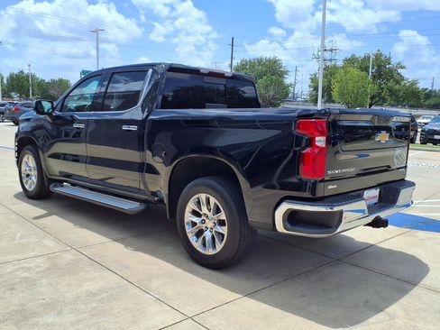 Used 2021 Chevrolet Silverado 1500 LTZ w/ LTZ Premium Package RWD image 3