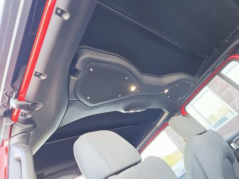 Used 2024 Jeep Gladiator Sport image 13