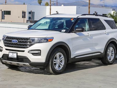 Used 2023 Ford Explorer XLT w/ Equipment Group 202A image 4