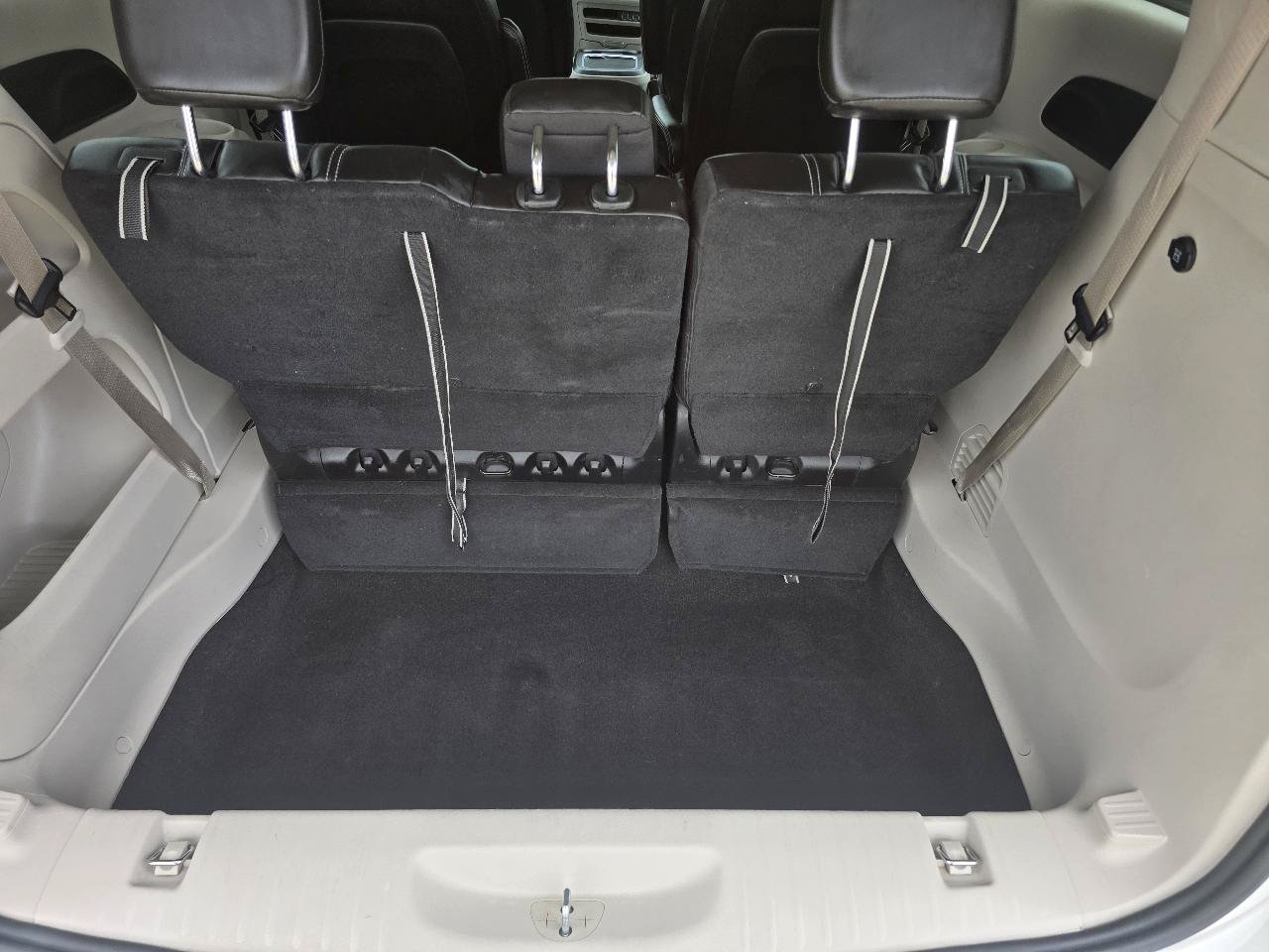 Used 2023 Chrysler Pacifica Touring-L FWD image 5