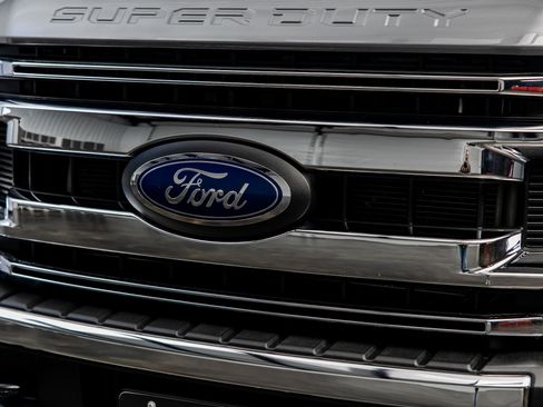 Used 2021 Ford F250 XLT w/ XLT Value Package image 4