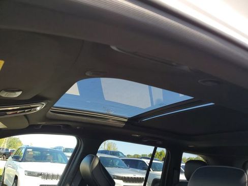 New 2025 Jeep Grand Cherokee Limited w/ Black Appearance Package image 16