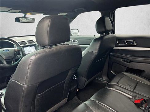 Used 2017 Ford Explorer XLT w/ Equipment Group 202A image 17