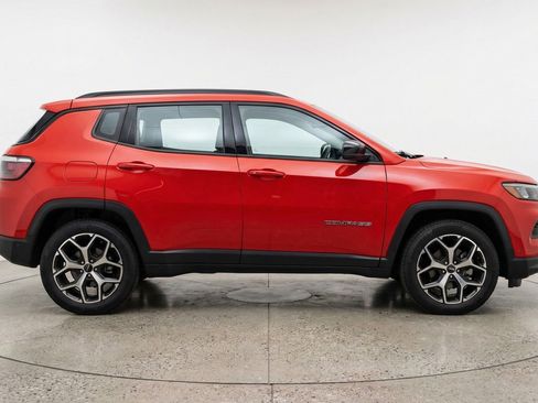 Used 2025 Jeep Compass Limited AWD/4WD image 11