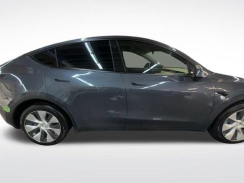 Used 2023 Tesla Model Y Long Range AWD/4WD image 10