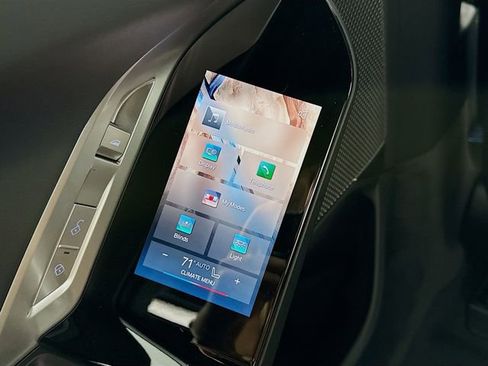 Used 2025 BMW 760i xDrive image 27