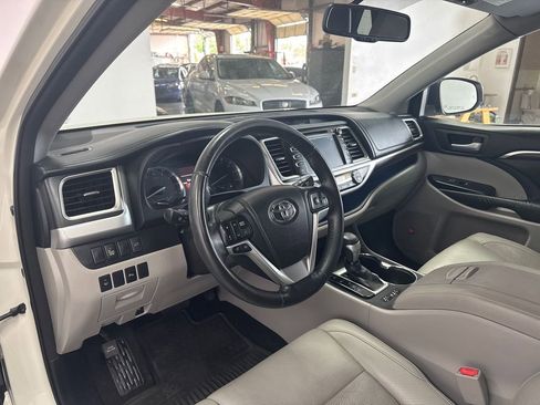 Used 2015 Toyota Highlander Limited image 8