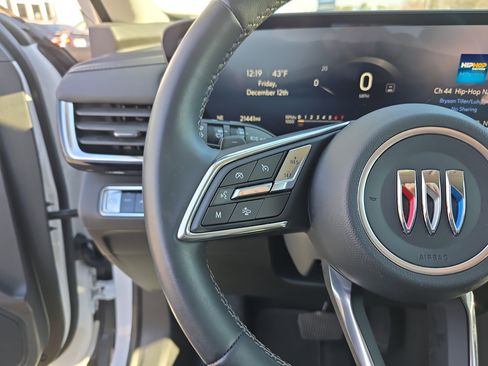 Used 2025 Buick Envision Preferred image 33