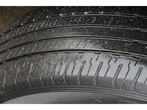 Used 2021 Toyota RAV4 XLE w/ Convenience Package image 11