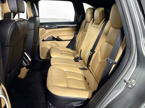 Used 2016 Porsche Cayenne S image 30
