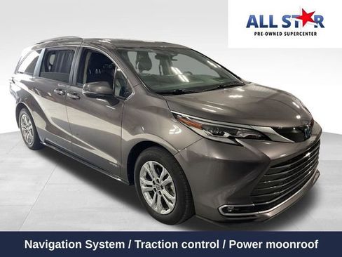 Used 2021 Toyota Sienna Platinum FWD image 1