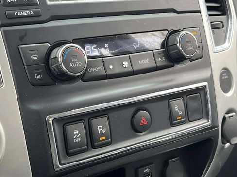 Used 2017 Nissan Titan SL image 23